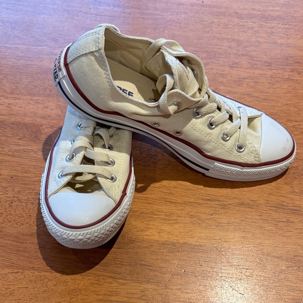 Converse Women’s 9 Beige Canvas Sneakers